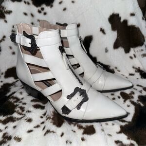 Nine West Carrillo Cutout White Ankle Buckle Booties Sz 9